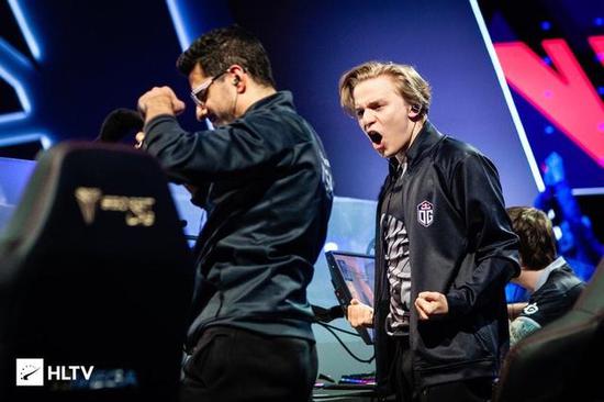 英雄联盟全球先锋赛BLG战胜BFX Bin选手追求世界第一上单